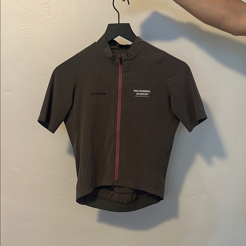 Pas Normal Studios Women's Short Sleeve Cycling Jersey - Brown with Red Zip